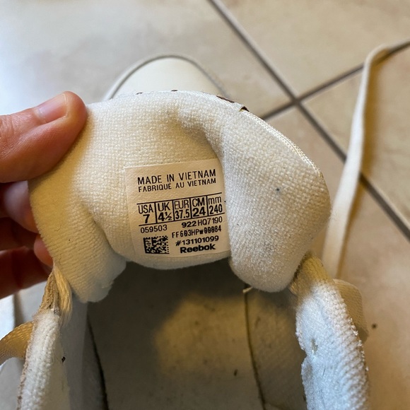 Reebok off-white sneakers - Picture 2 of 5